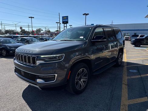 Used 2023 Jeep Wagoneer Series II image 3