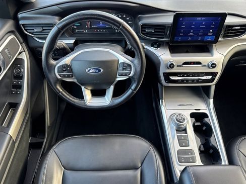 Certified 2022 Ford Explorer XLT w/ Equipment Group 202A image 15