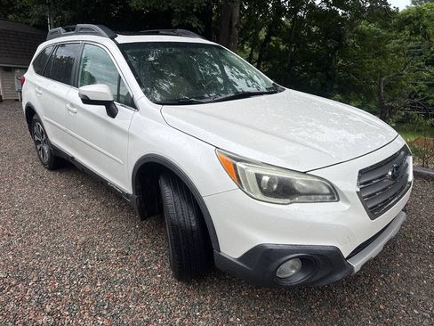 Used 2015 Subaru Outback 2.5i Limited AWD/4WD image 3