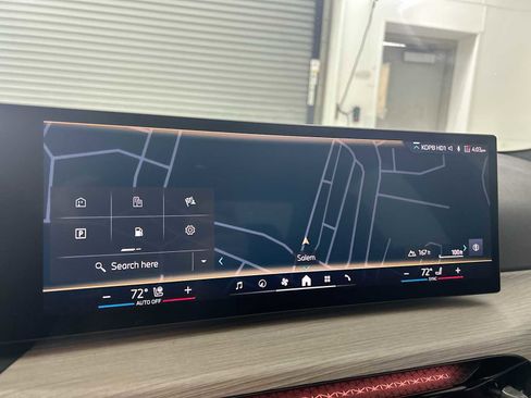 Used 2025 BMW 330i xDrive Sedan w/ Convenience Package image 20