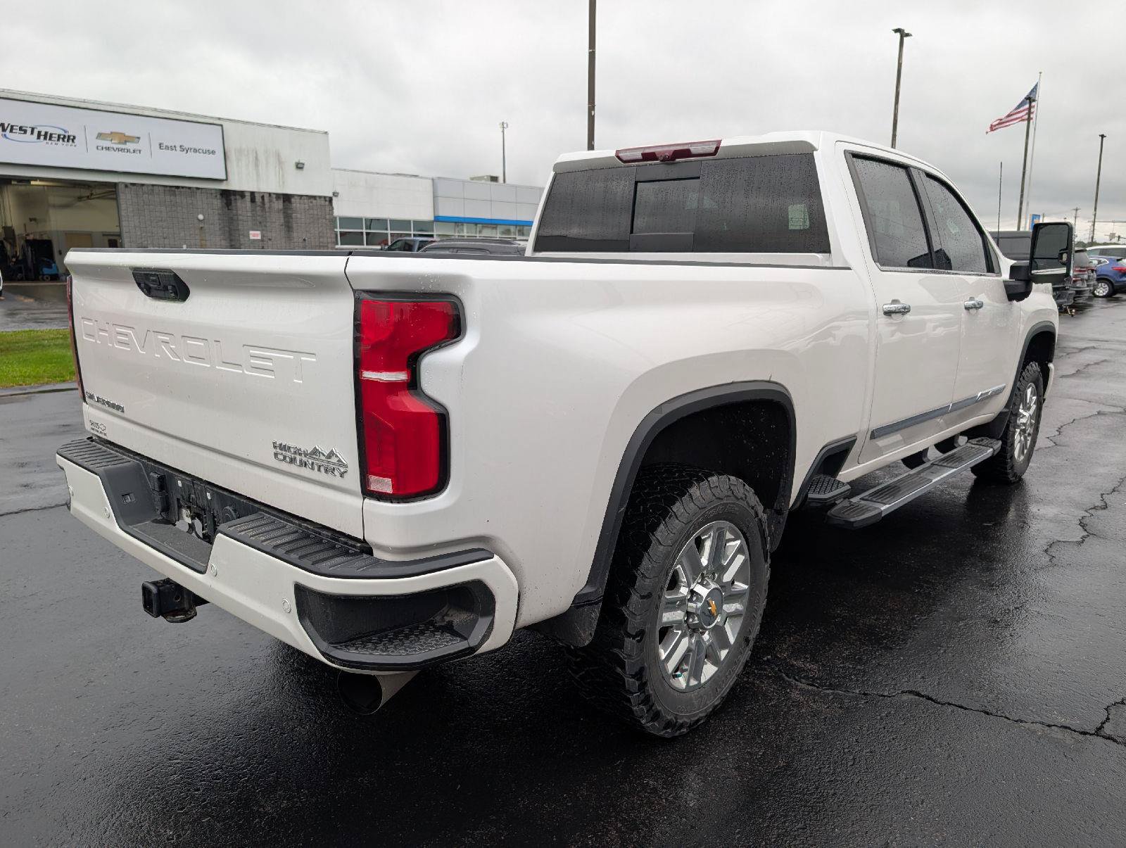 Used 2024 Chevrolet Silverado 2500 High Country w/ Technology Package AWD/4WD image 6