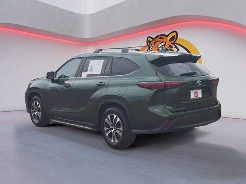 Used 2025 Toyota Highlander XLE image 7