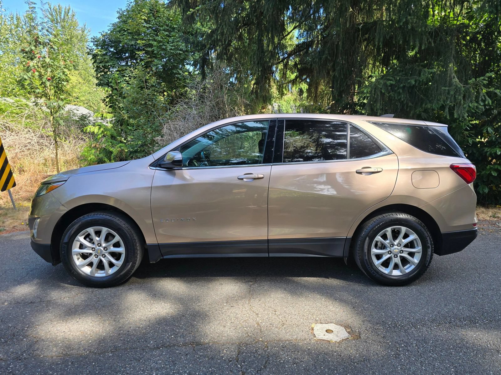 Used 2018 Chevrolet Equinox LT AWD/4WD image 2