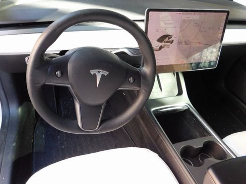 Used 2021 Tesla Model 3 Performance image 11