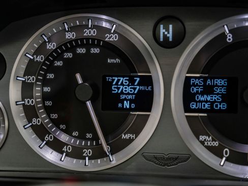 Used 2009 Aston Martin V8 Vantage Convertible image 81