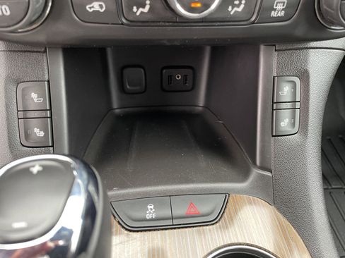 Used 2017 GMC Acadia SLE FWD image 24