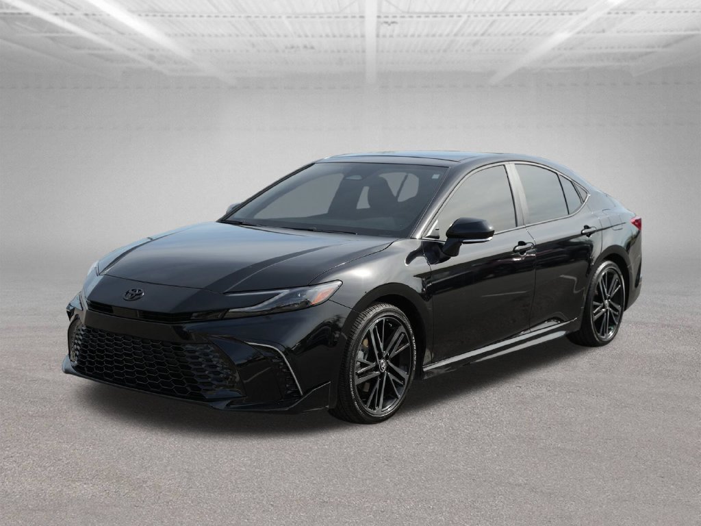Used 2025 Toyota Camry XSE FWD image 3