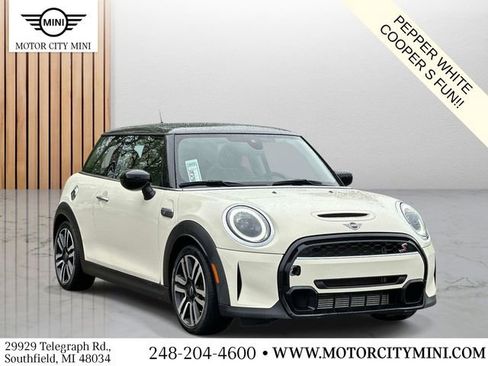 Used 2022 MINI Cooper S FWD image 1