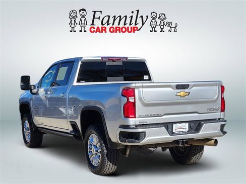 Used 2022 Chevrolet Silverado 2500 High Country w/ Z71 Off-Road Package image 3
