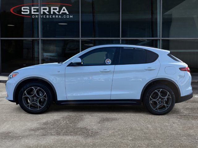 Used 2023 Alfa Romeo Stelvio Ti AWD/4WD image 2