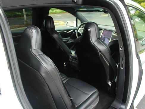 Used 2017 Tesla Model X 90D AWD/4WD image 33