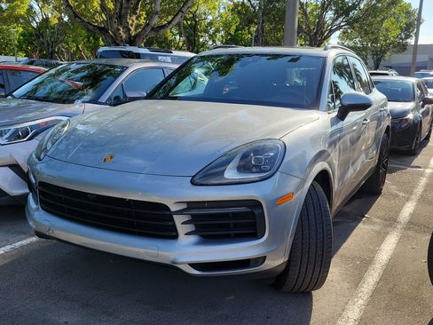 Used 2022 Porsche Cayenne AWD/4WD image 3