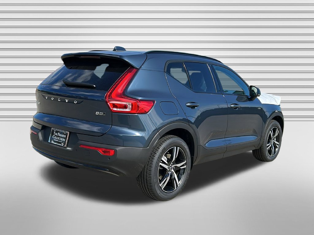 New 2026 Volvo XC40 B5 Core w/ Climate Package AWD/4WD image 4