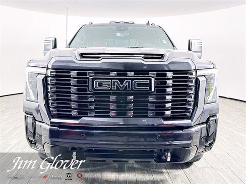 Used 2024 GMC Sierra 3500 Denali Ultimate image 2