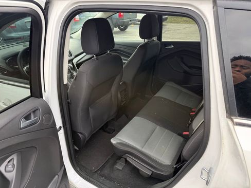 Used 2016 Ford Escape SE w/ Equipment Group 201A image 6