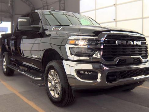 Used 2026 RAM 2500 Big Horn AWD/4WD image 2