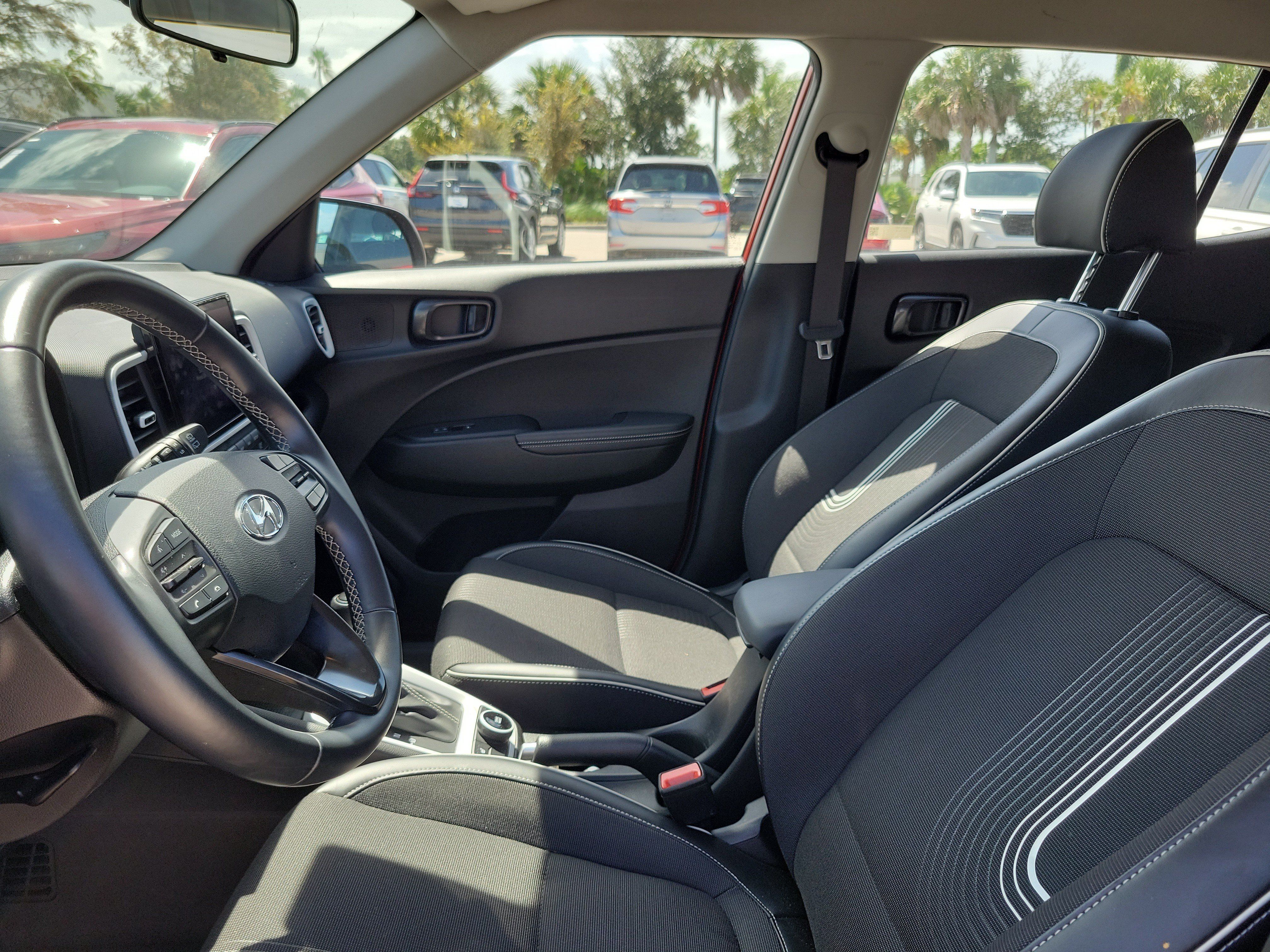Used 2022 Hyundai Venue Limited FWD image 26