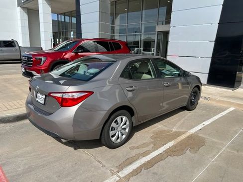 Used 2016 Toyota Corolla LE FWD image 4