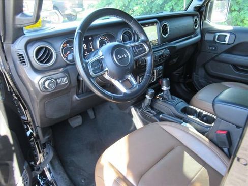Used 2022 Jeep Wrangler Unlimited Sahara w/ LED Lighting Group AWD/4WD image 19