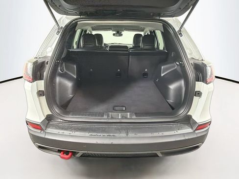 Used 2021 Jeep Cherokee Trailhawk AWD/4WD image 27