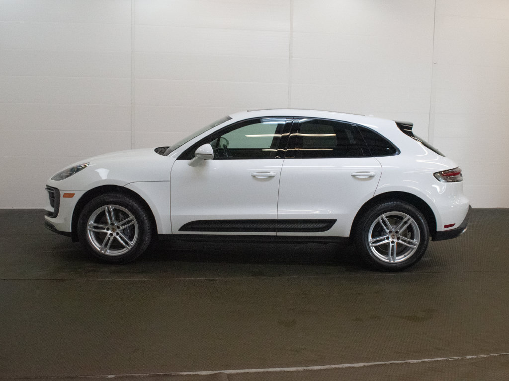 Certified 2023 Porsche Macan AWD/4WD image 2