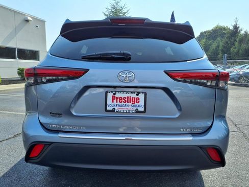 Used 2020 Toyota Highlander XLE image 5