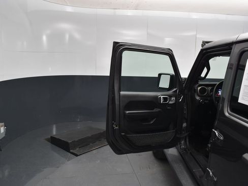 Used 2018 Jeep Wrangler Unlimited Sport S image 21