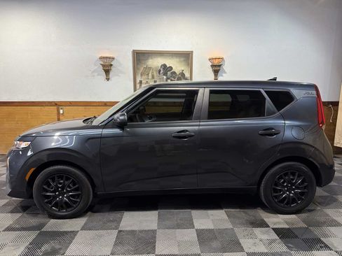 Used 2020 Kia Soul LX FWD image 2