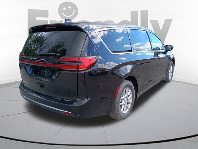 New 2027 Chrysler Pacifica Select FWD image 5
