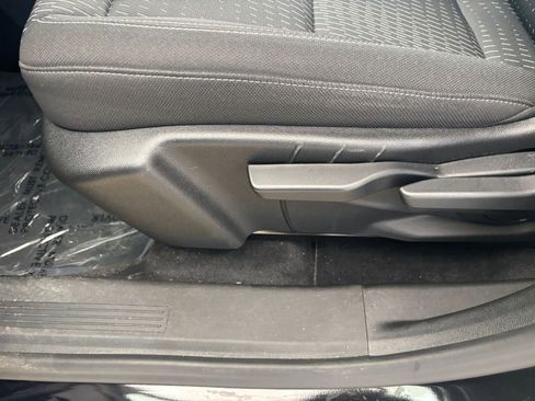 Used 2025 Chevrolet Equinox LT image 23