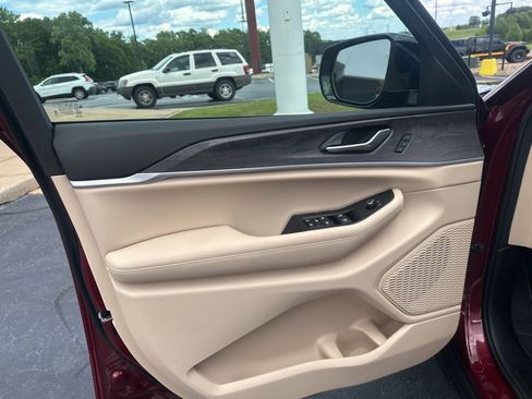 New 2025 Jeep Grand Cherokee L Limited image 26