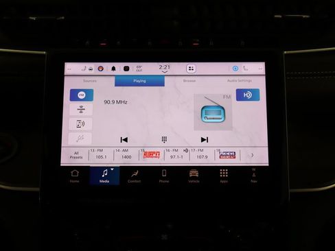 Used 2023 Jeep Grand Cherokee Limited w/ Black Appearance Package AWD/4WD image 28