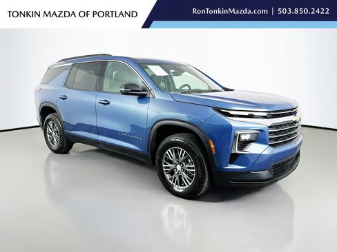 Used 2025 Chevrolet Traverse LT AWD/4WD image 1