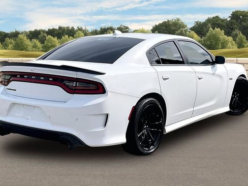 Used 2017 Dodge Charger R/T RWD image 11