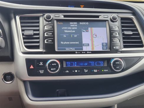 Used 2016 Toyota Highlander XLE image 17