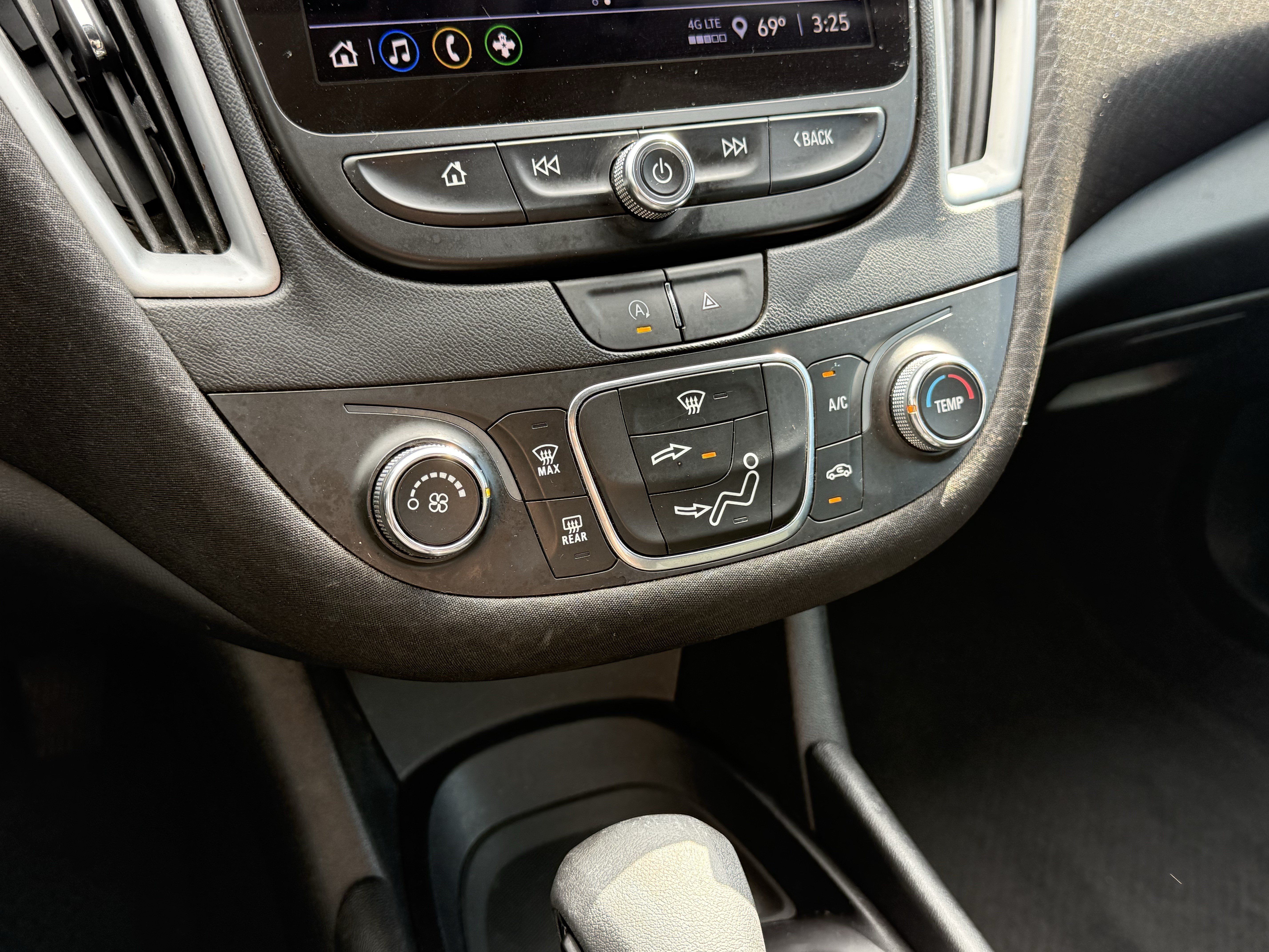 Used 2024 Chevrolet Malibu RS FWD image 30