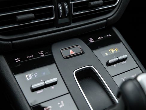 Used 2022 Porsche Macan S image 26