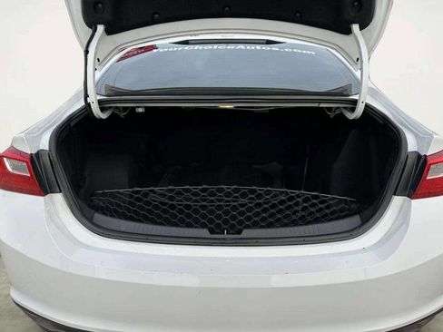 Used 2017 Chevrolet Malibu LT image 11