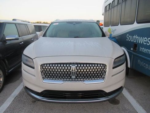 Certified 2022 Lincoln Nautilus FWD w/ Premium Package image 2