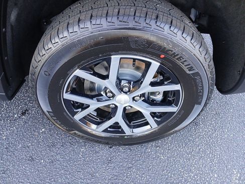 New 2025 Jeep Grand Cherokee L Limited image 16