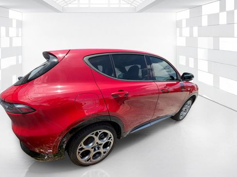 Used 2024 Alfa Romeo Tonale Ti w/ Premium Interior Package AWD/4WD image 3