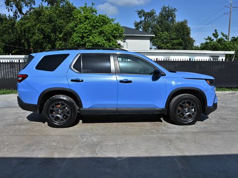 Used 2025 Honda Pilot TrailSport image 6
