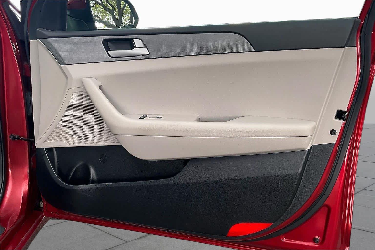 Used 2016 Hyundai Sonata SE FWD image 23