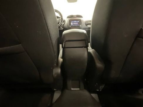 Used 2017 Jeep Renegade Altitude AWD/4WD image 26