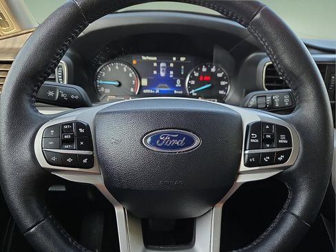Used 2024 Ford Explorer XLT w/ Equipment Group 202A AWD/4WD image 24