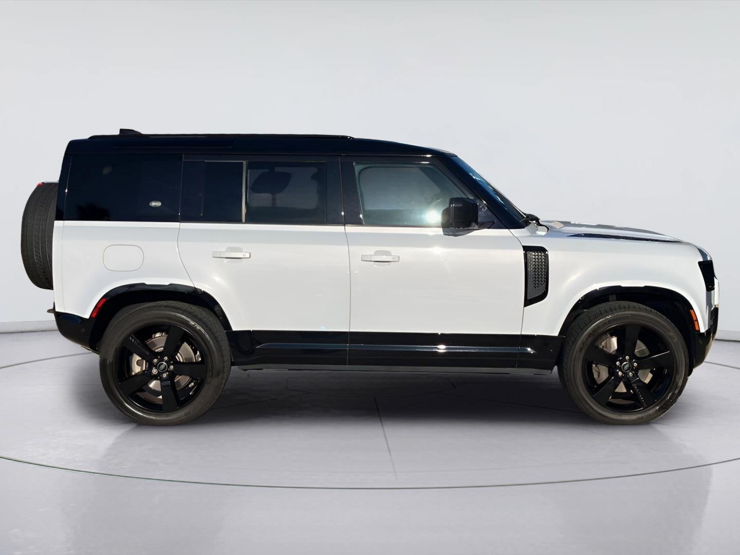 Used 2022 Land Rover Defender 110 X-Dynamic HSE AWD/4WD image 9