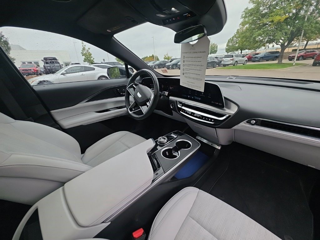 Used 2024 Cadillac Lyriq Luxury AWD/4WD image 27