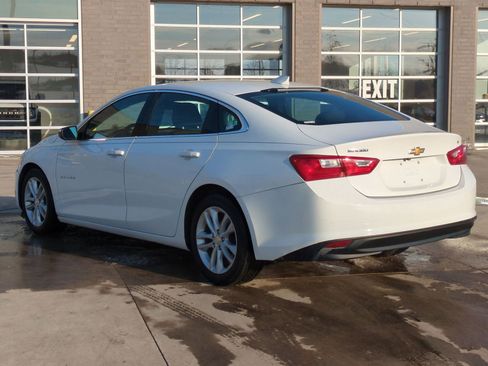 Used 2017 Chevrolet Malibu LT image 4