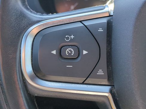 Used 2019 Volvo XC60 T5 Momentum w/ Multimedia Package AWD/4WD image 16