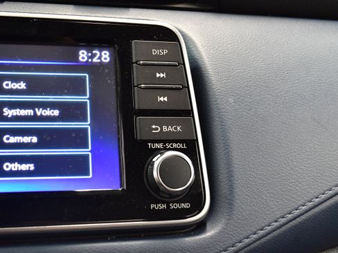 Used 2025 Nissan Versa SV FWD image 27